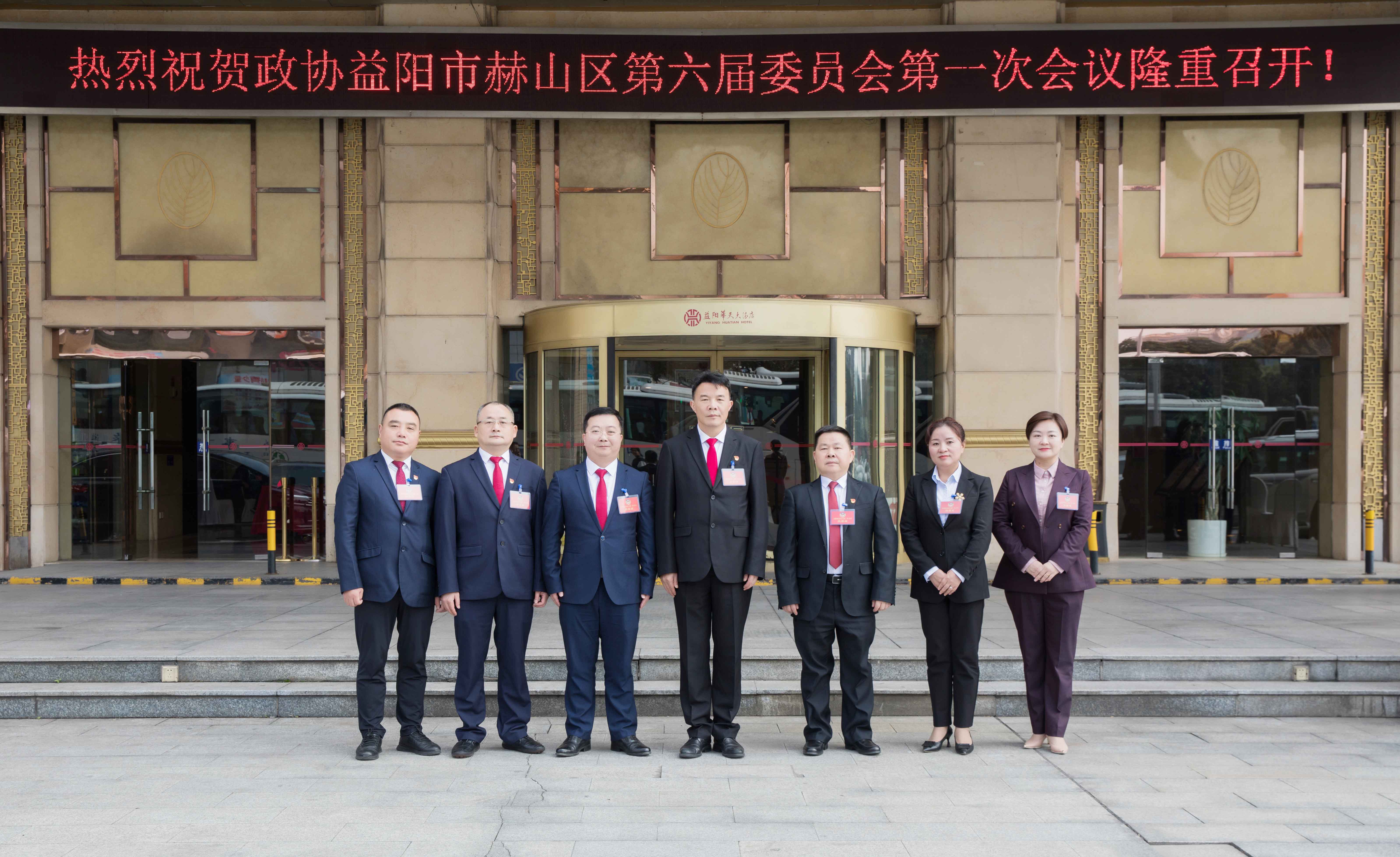 左起：秘书长李国钦，副主席夏超、金辉，主席陈铁军，副主席唐韬、.jpg