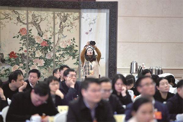 两会瞬间4.jpg