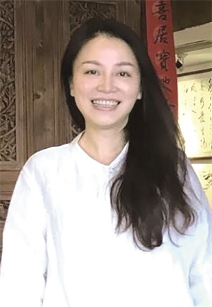 钟玲.jpg