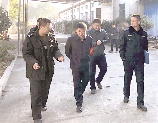 向彪书记工作剪影.jpg