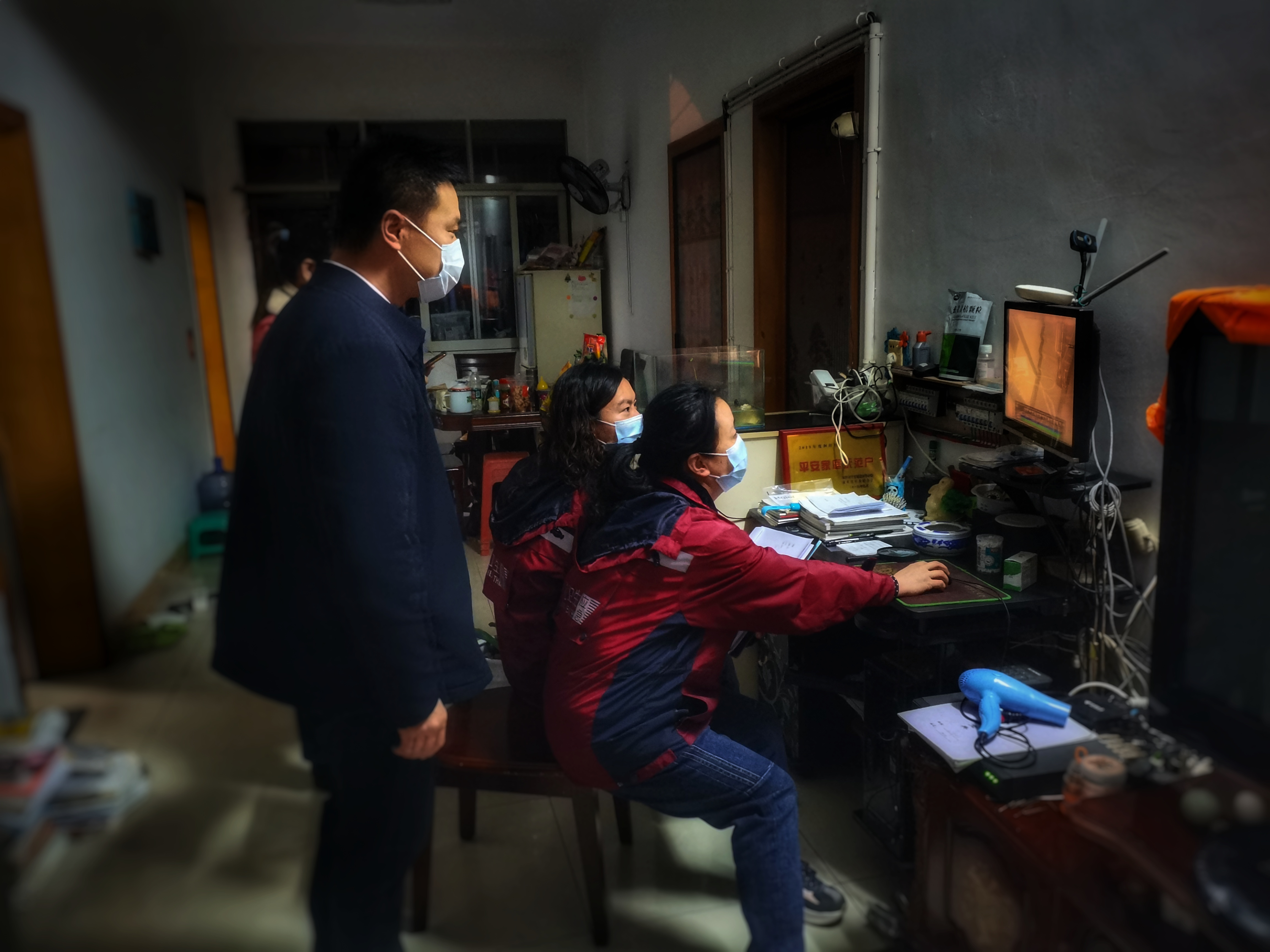 贾维芳委员凌晨1点多在浏阳经开区开展现场流调。.png