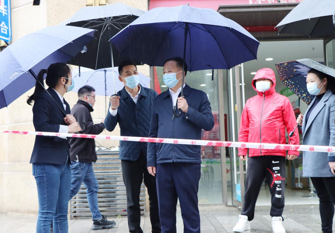 岳麓区政协主席杨利成慰问一线防疫人员.png