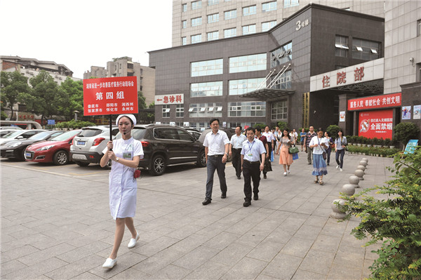 院领导合影3.jpg