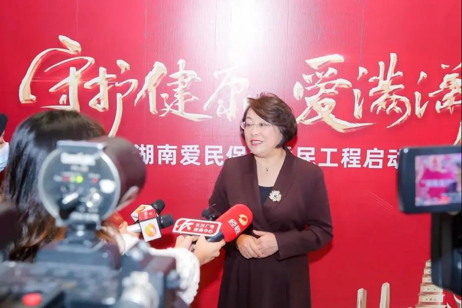 省政协委员、中国人寿保险股份有限公司业务总监兼湖南省分公司总经理刘霞接受媒体采访.jpg