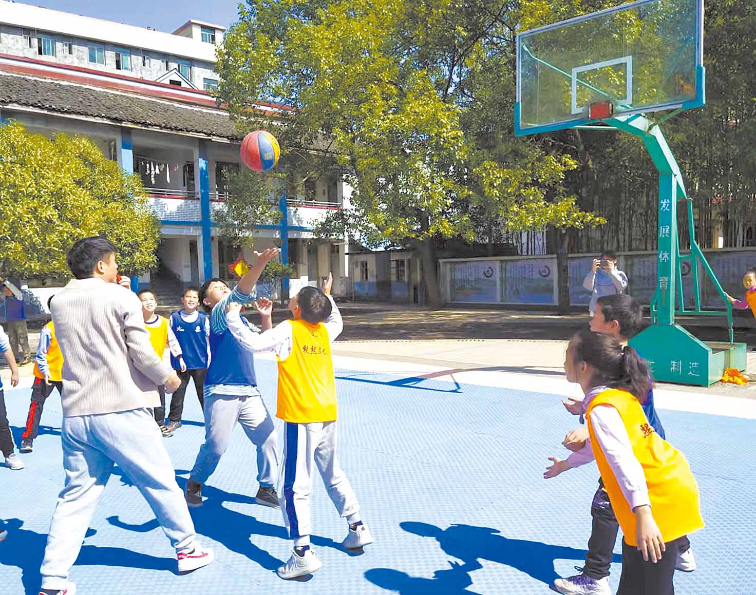 官舟学堂的孩子们爱上了篮球(119824)-20220217175943.jpg