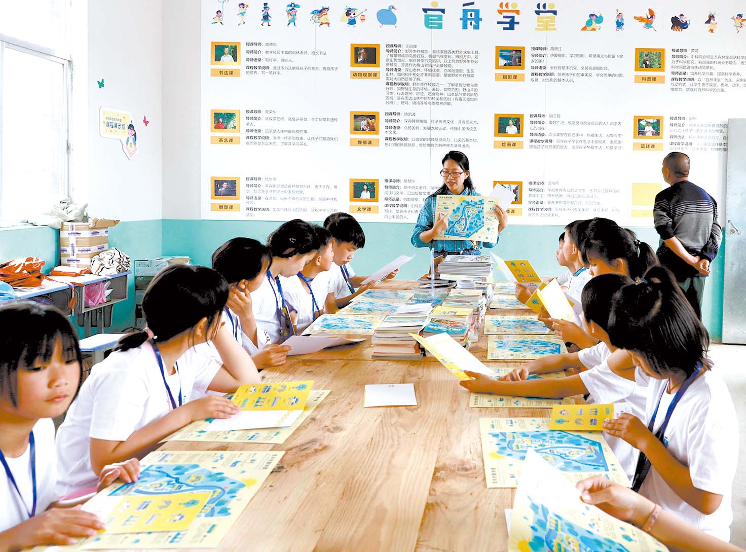 胡慧玲带孩子们制作官舟八景地图(119827)-20220217180014.jpg