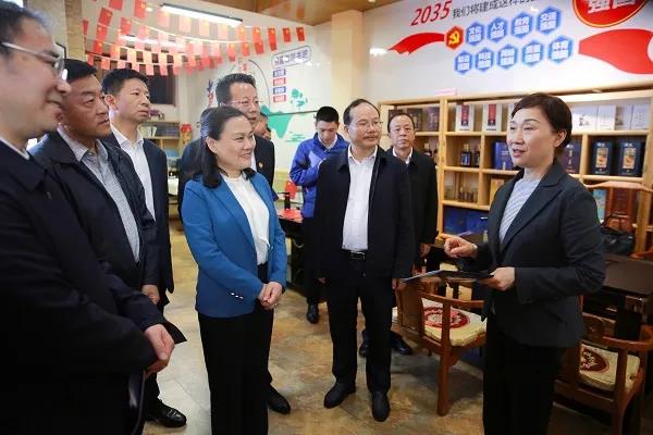 5月22日下午，省政协少数民族界别委员工作室、张家界市政协工商联界别委员工作室共同在张家界揭牌。省政协供图.jpg