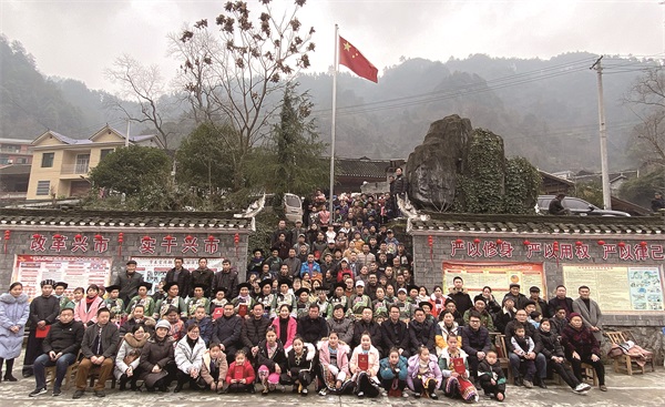 补点村 春节看望合影.jpg