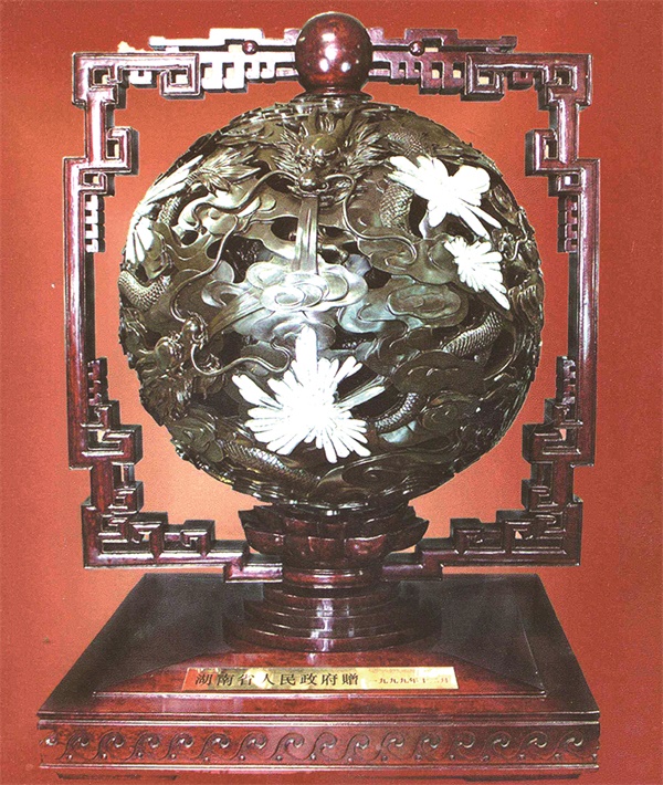 大型菊花石雕《龙球》.jpg