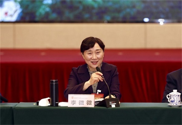 李微微.jpg