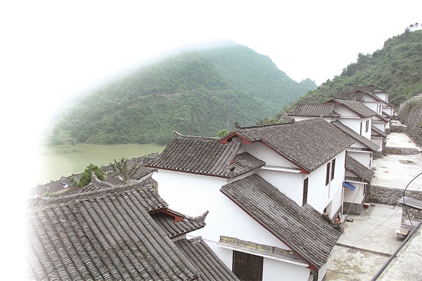 拔茅村异地搬迁项目的新建住宅.jpg